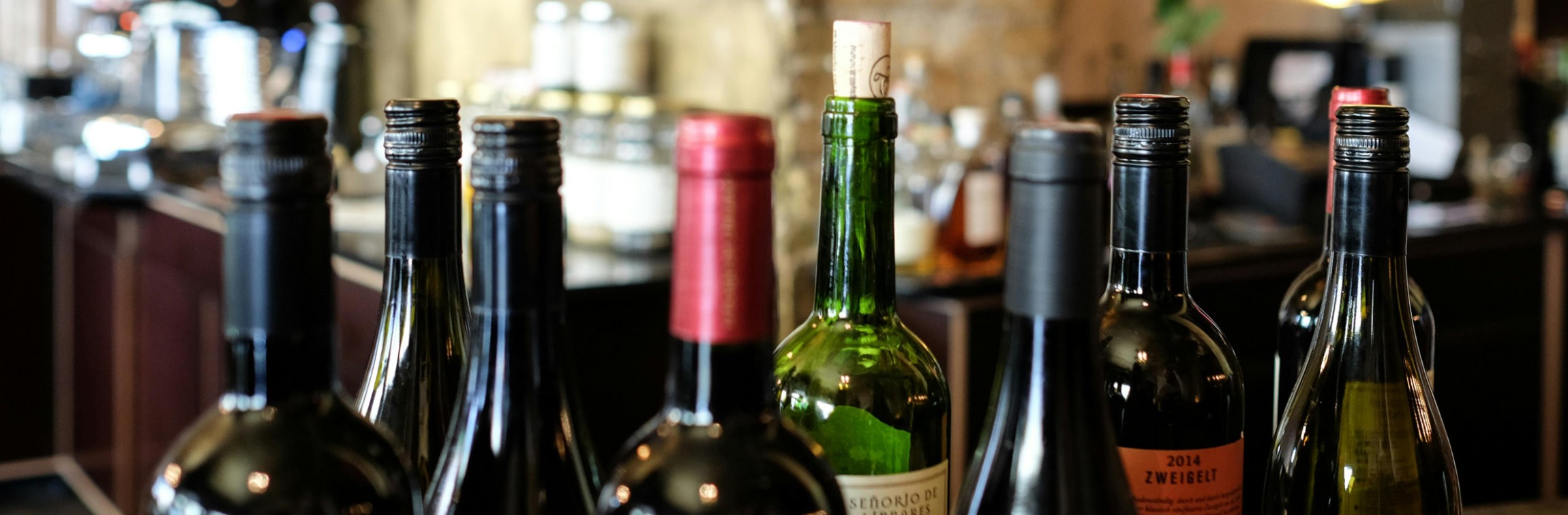 Sekrety etykiet winiarskich: Jak stać się ekspertem od win