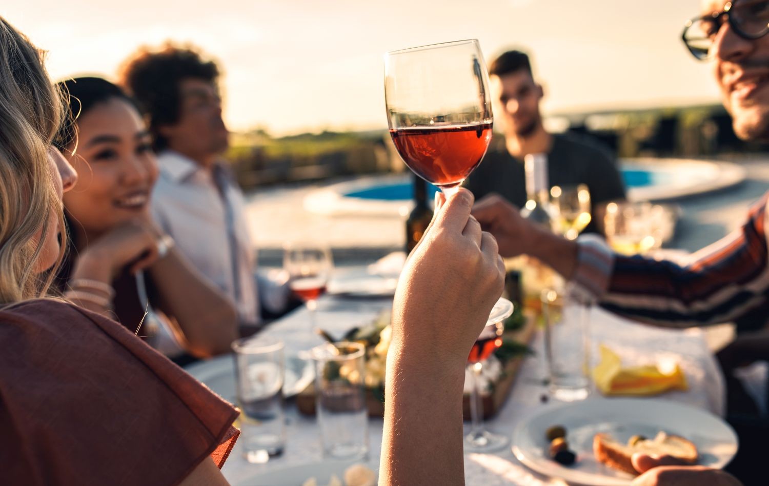 Jak dobrać najlepsze wino na aperitif? Praktyczne przykłady